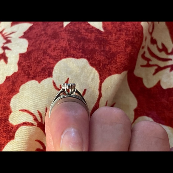 14kt white gold and diamond engagement and wedding bands. Size 6 - Picture 8 of 8